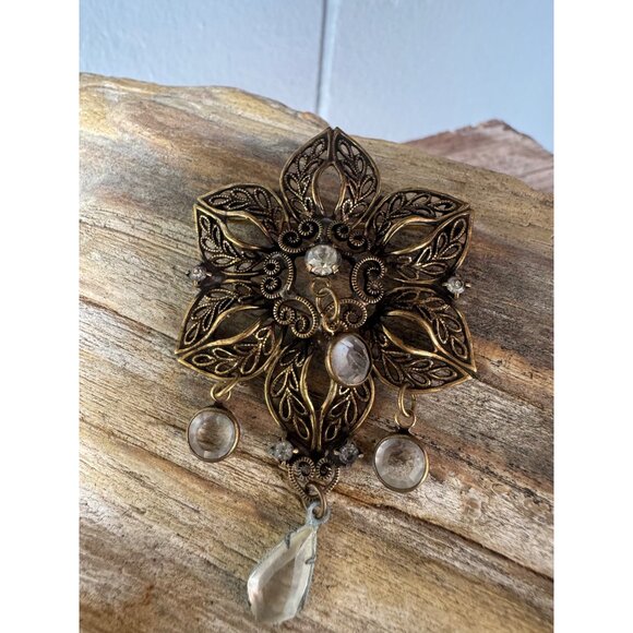 Vintage Hobe Gold-Tone Filigree Floral Brooch With Dangling Clear Glass Accents - Picture 2 of 6
